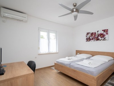 Apartment Two bedroom apartment with terrace Starigrad, Paklenica A-6580-b - Outdoor photo 15