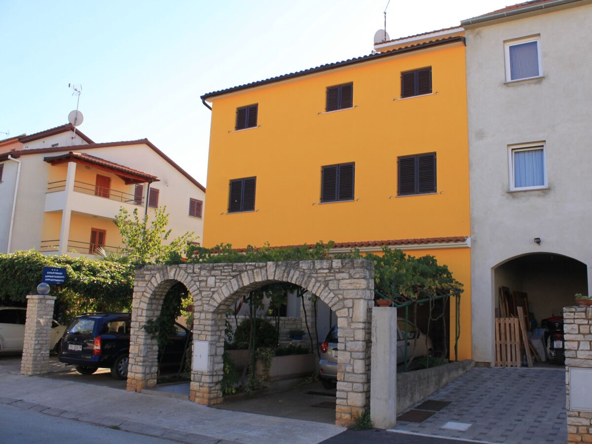 Apartment Two bedroom apartment with terrace Fažana A-7234-a - Outdoor photo 2