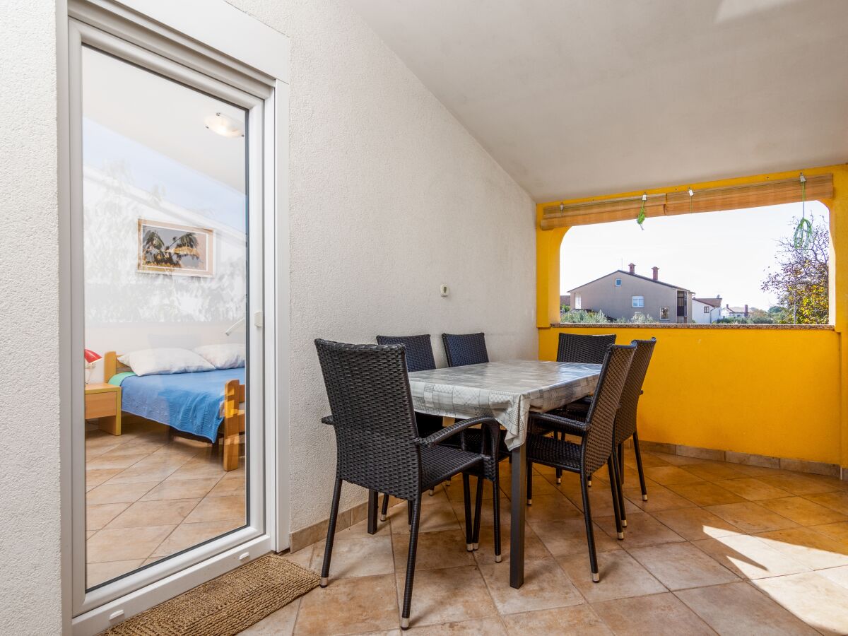 Apartment Three bedroom apartment with terrace Valbandon, Fažana A-7352-a