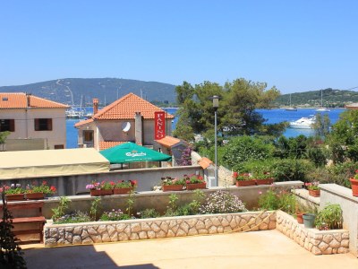 Apartment One bedroom apartment with terrace and sea view Ilovik, Lošinj A-8069-a - Outdoor photo 11