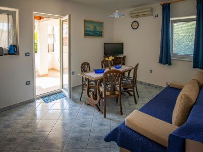 Apartment One bedroom apartment with terrace and sea view Mali Lošinj, Lošinj A-8026-a - Outdoor photo 10