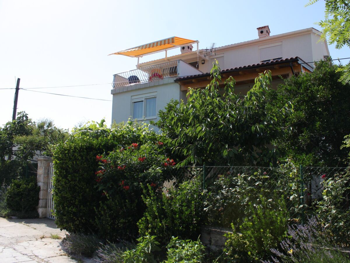 Apartment One bedroom apartment with terrace and sea view Božava, Dugi otok A-8100-a