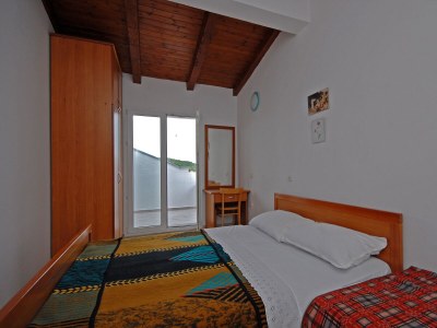 Apartment Three bedroom apartment with balcony and sea view Kali, Ugljan A-14083-d - Outdoor photo 7