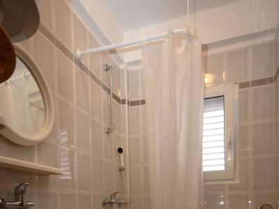 Apartment Three bedroom apartment with balcony and sea view Kali, Ugljan A-14083-d - Outdoor photo 10