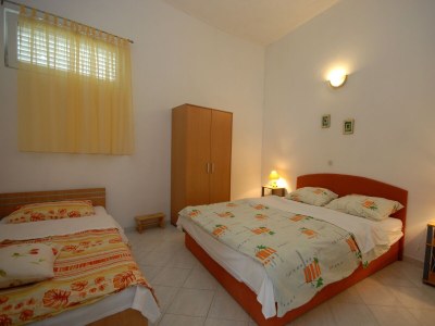 Apartment Three bedroom apartment with terrace and sea view Kali, Ugljan A-14083-f - Outdoor photo 8