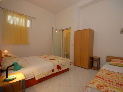 Apartment Three bedroom apartment with terrace and sea view Kali, Ugljan A-14083-f - Outdoor photo 9