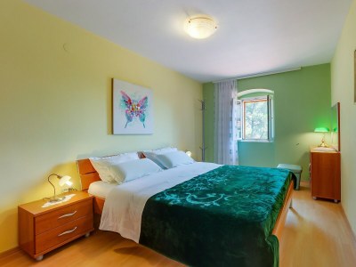 Apartment Two bedroom apartment with terrace Nerezine, Lošinj A-8049-a in Nerezine - Apartment