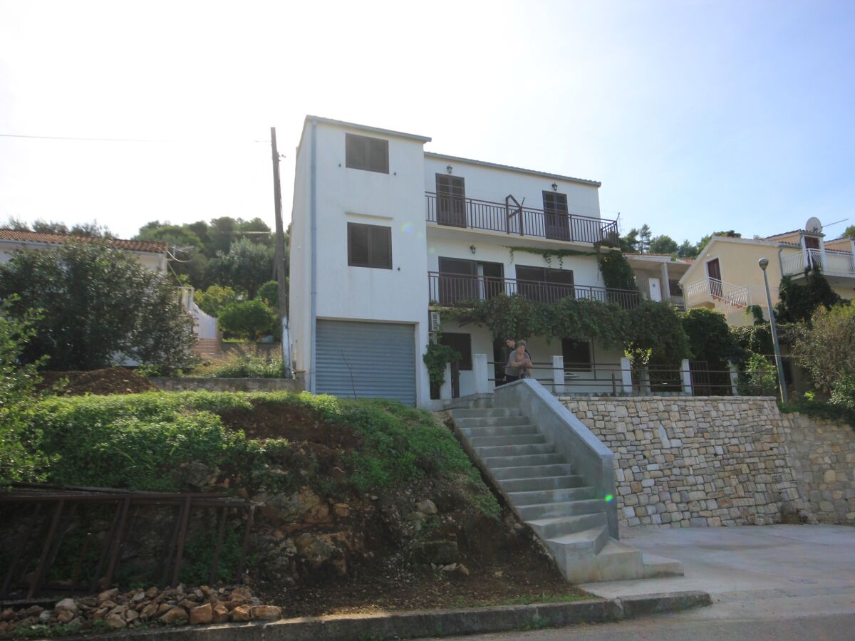 Apartment Two bedroom apartment with balcony and sea view Vis A-8448-a - Outdoor photo 4