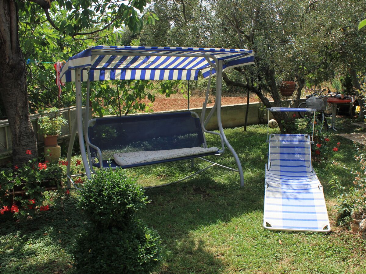 Apartment Two bedroom apartment with terrace Kukljica, Ugljan A-8293-c - Outdoor photo 3