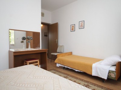 Apartment Two bedroom apartment with terrace Kukljica, Ugljan A-8277-a - Outdoor photo 9