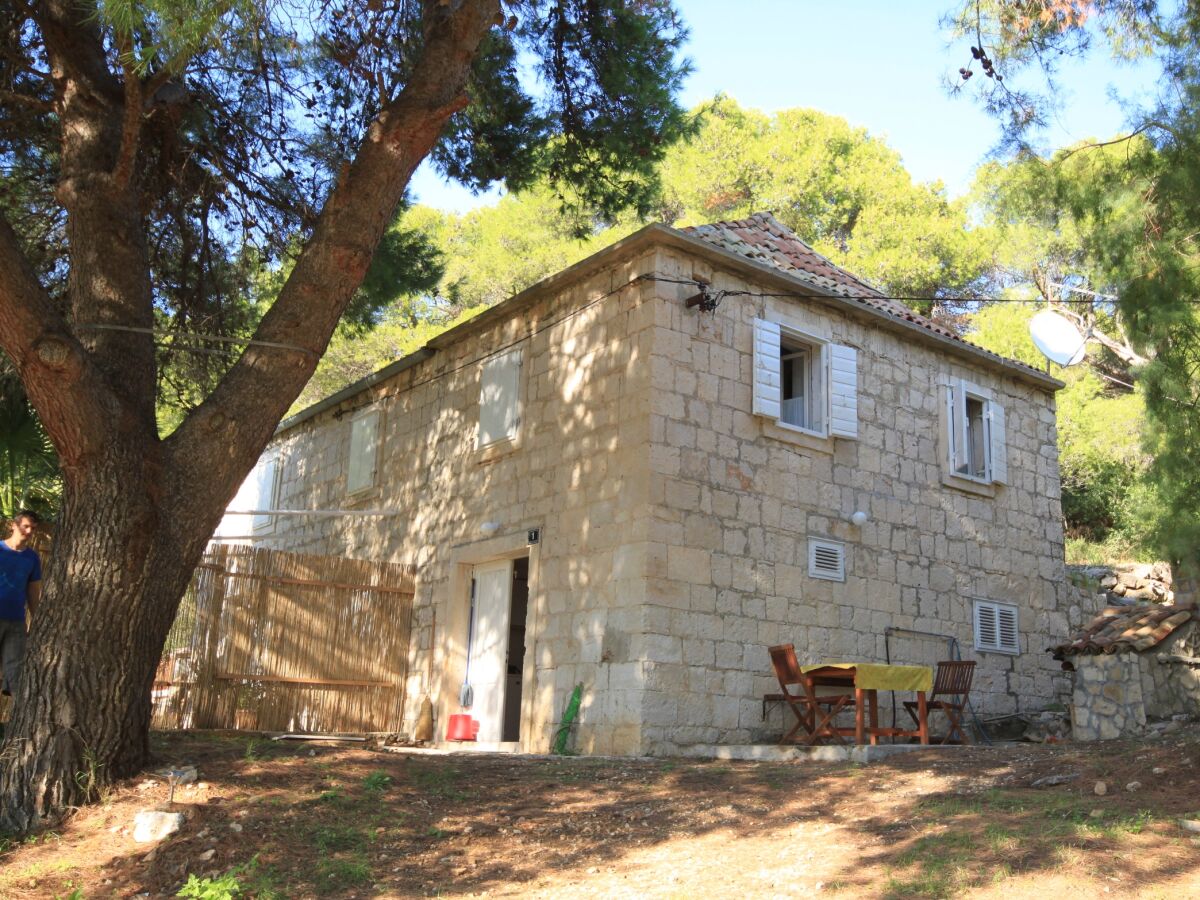 Apartment One bedroom apartment with terrace and sea view Milna, Vis A-8490-a - Outdoor photo 2
