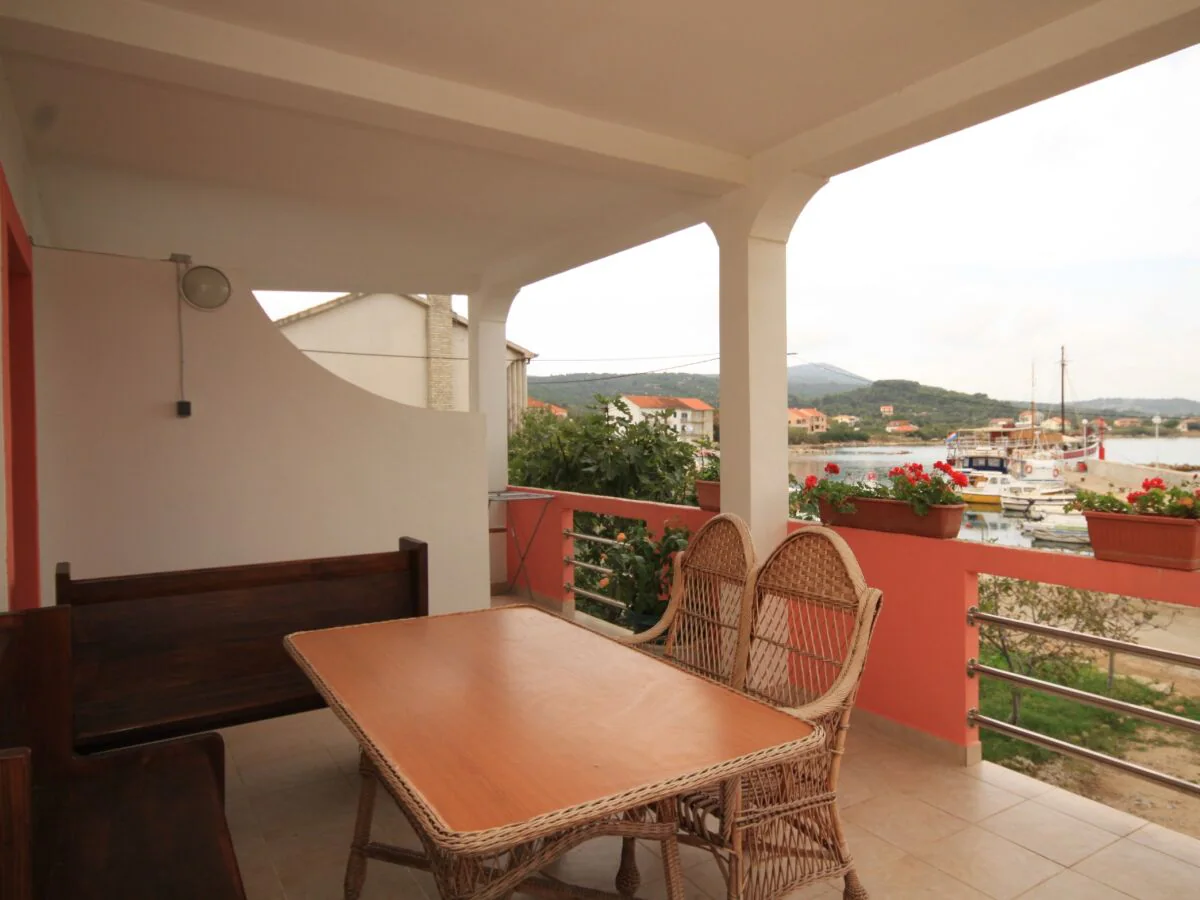 Apartment Two bedroom apartment near beach Neviđane, Pašman A-8528-b