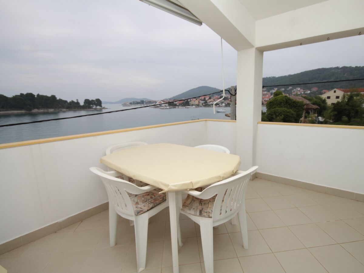 Apartment One bedroom apartment near beach Preko, Ugljan A-8515-b