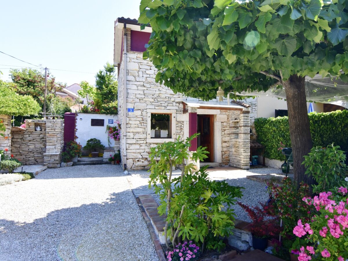 Holiday house Two bedroom house with terrace Zambratija, Umag K-22708 - Outdoor photo 3