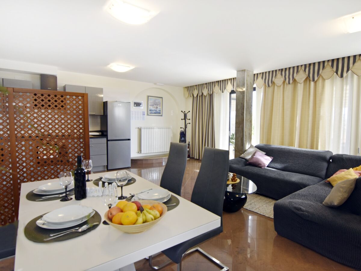 Apartment One bedroom apartment with terrace Savudrija, Umag A-22559-a