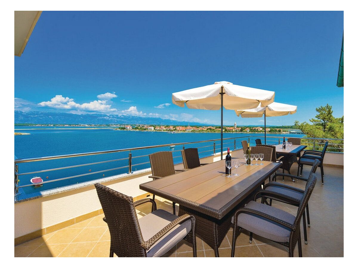 Apartment Comfortable and spacious apartment with terrace and sea view Nin, Zadar A-6153-a