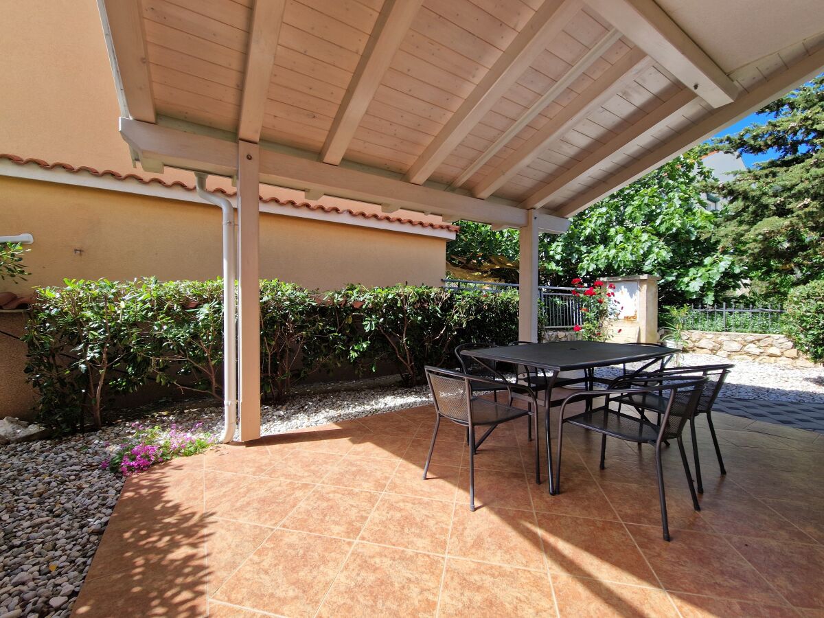 Apartment Two bedroom apartment with terrace Baška, Krk A-18775-d