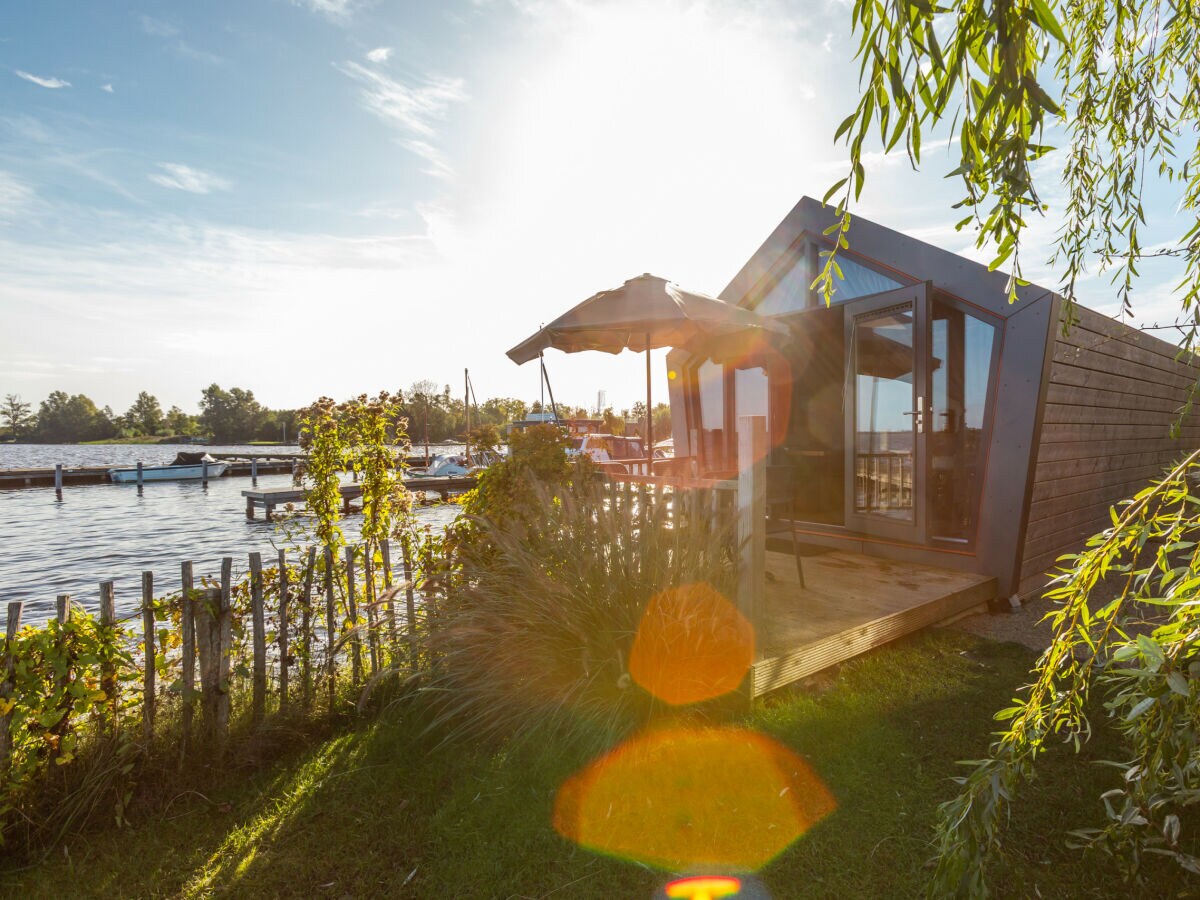 Bungalow Vakantiepark Wiedense meren - Tinyhouse havenzicht