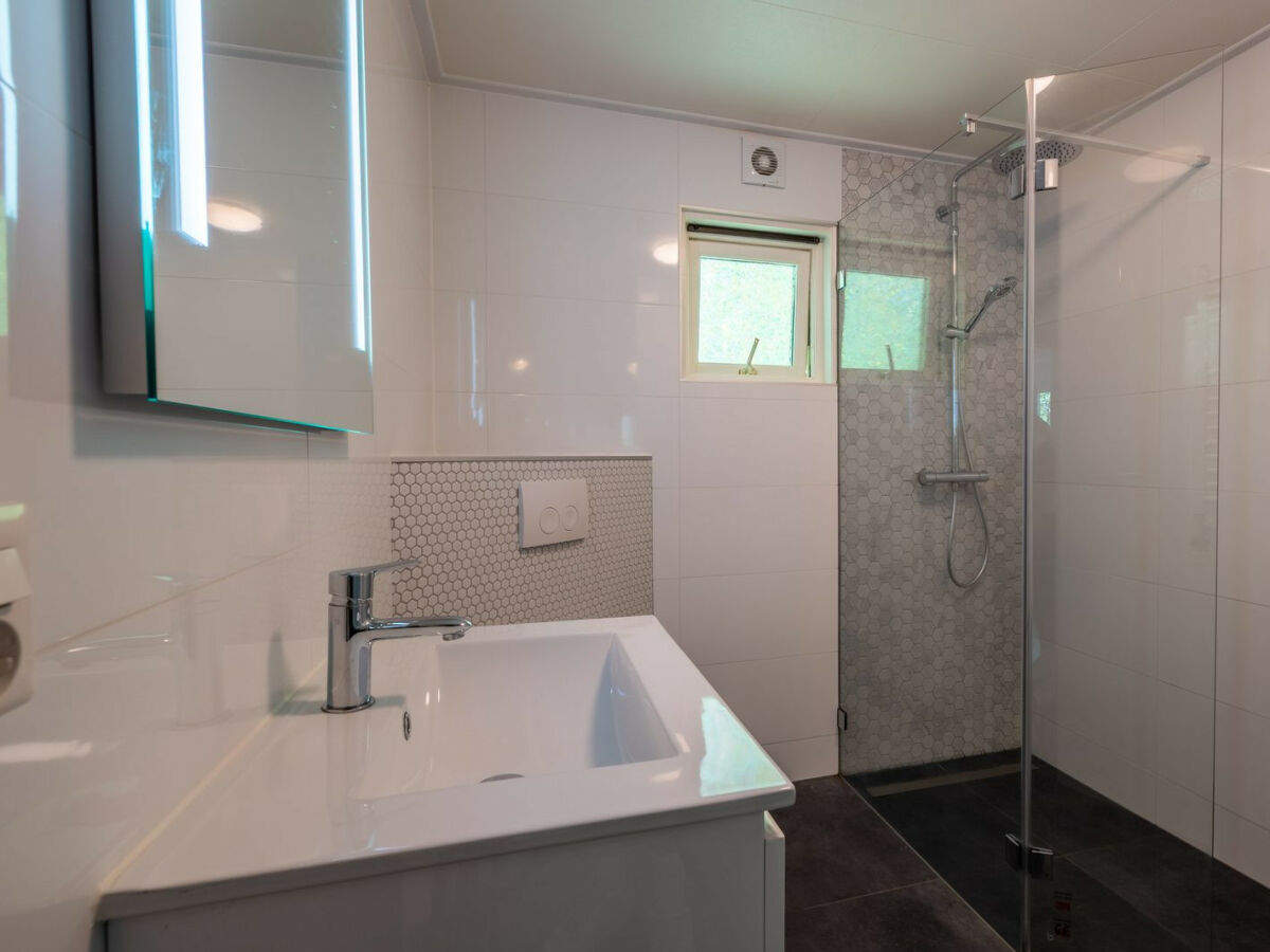 Chalet Vakantiepark De Wiltzangh- Vennenborg Lodge Hottub - Features photo 5