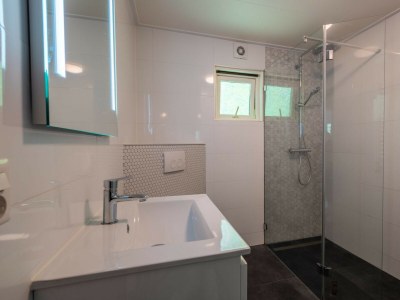 Chalet Vakantiepark De Wiltzangh- Vennenborg Lodge Hottub - Features photo 5