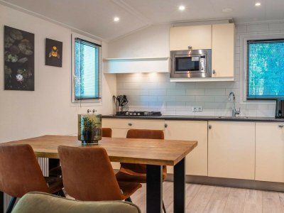 Chalet Vakantiepark De Wiltzangh- Houtenborg Lodge Hottub - Features photo 2