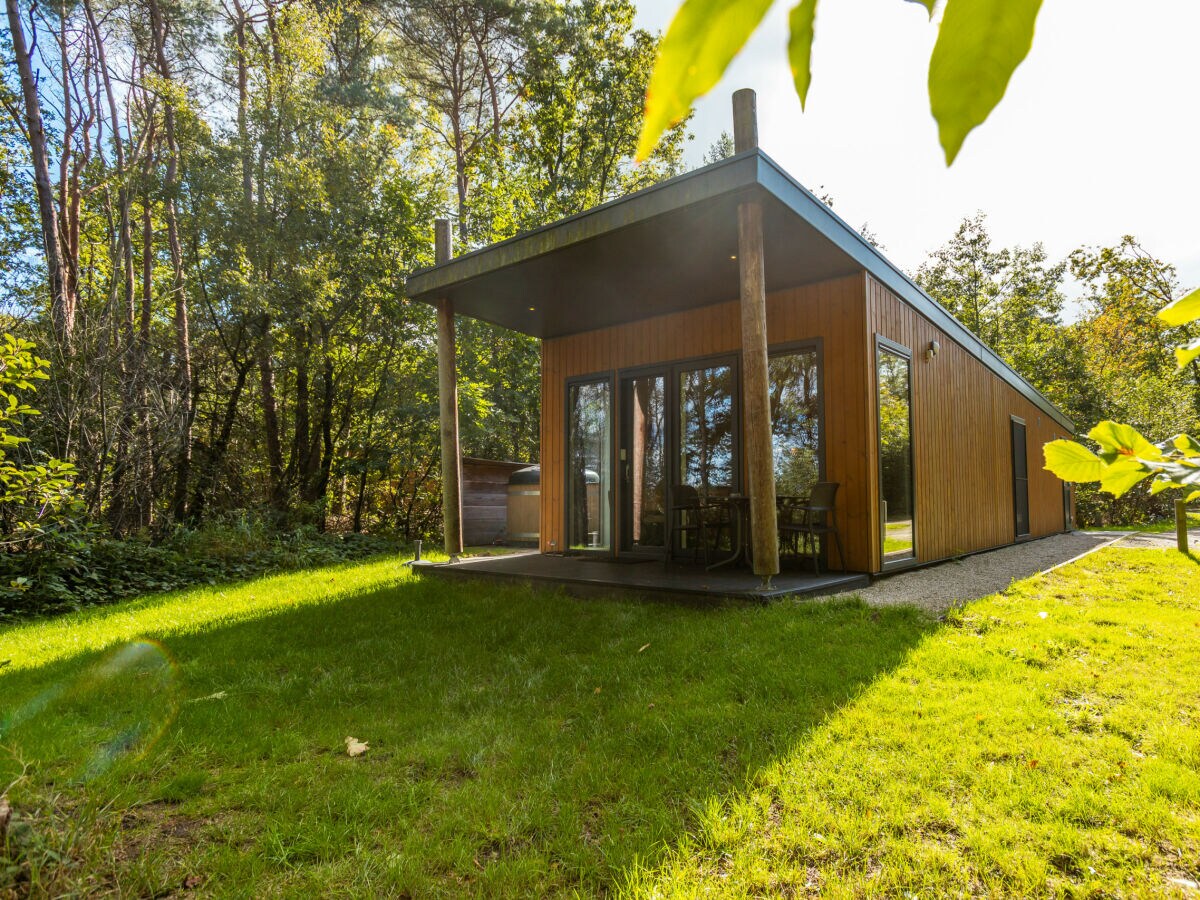 Chalet Vakantiepark De Wiltzangh - Bosrand Wellness Cabin - Outdoor photo 2