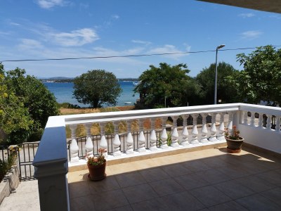 Apartment One bedroom apartment with terrace and sea view Tkon, Pašman A-6221-b in Tkon - Apartment