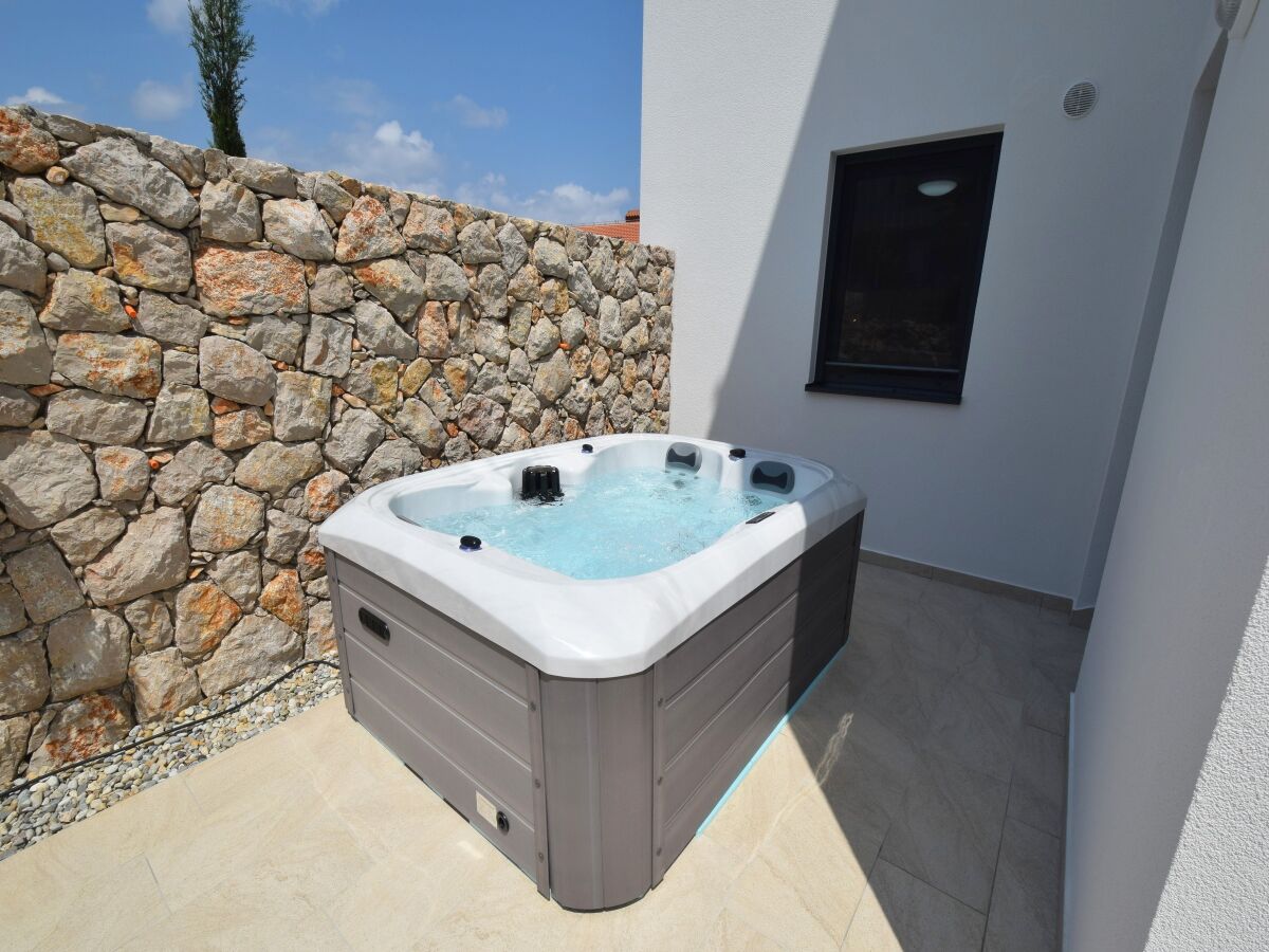 Apartment One bedroom apartment with terrace Vantačići, Krk A-19387-a