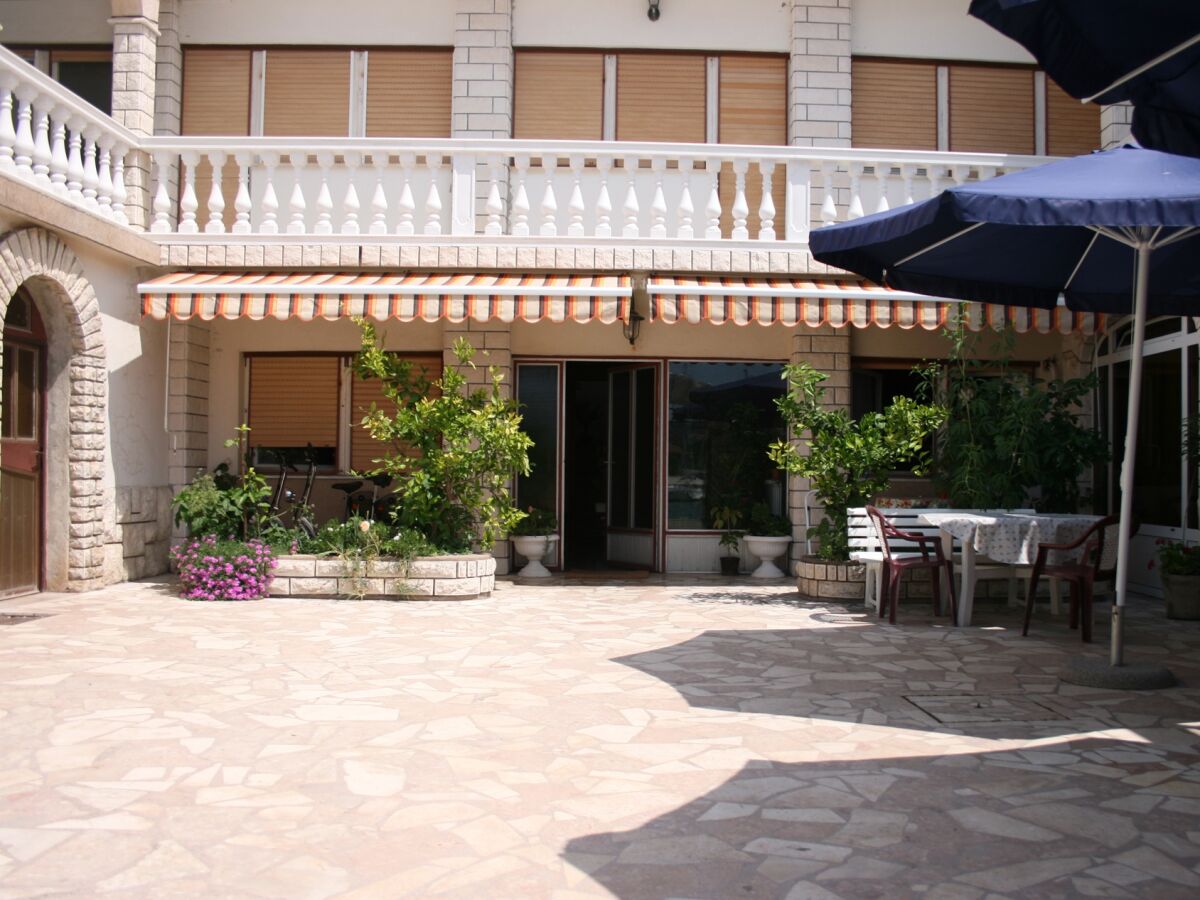 Apartment Two bedroom apartment with terrace and sea view Jezera, Murter A-5123-e