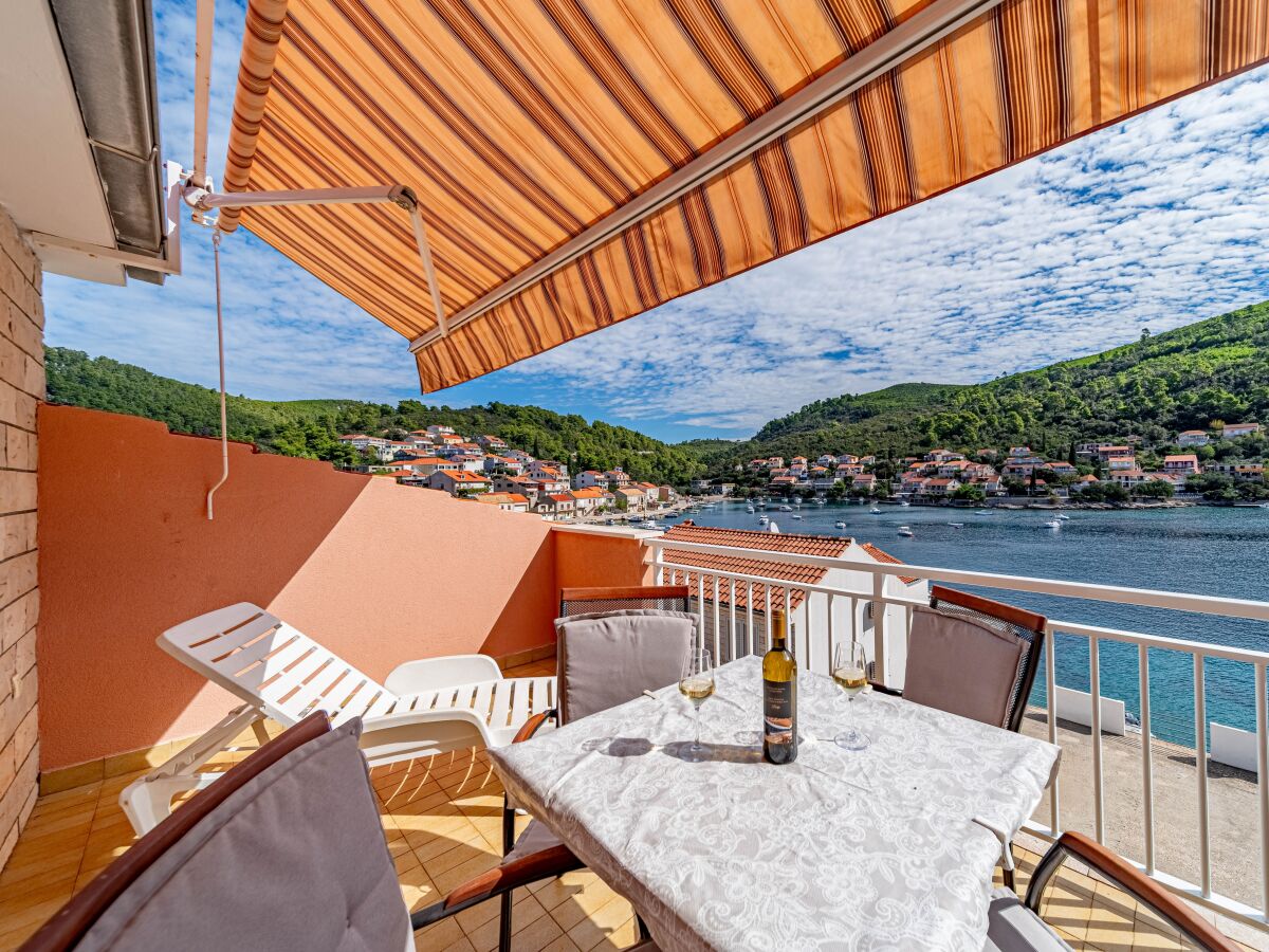 Apartment One bedroom apartment with terrace and sea view Brna, Korčula A-10057-c