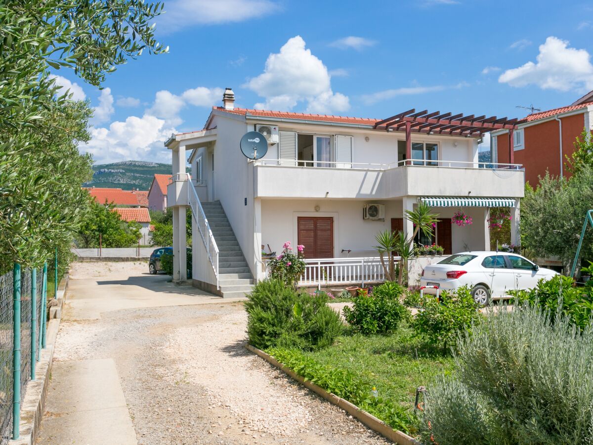 Apartment Three bedroom apartment with terrace and sea view Kaštel Štafilić, Kaštela A-20843-a - Outdoor photo 2