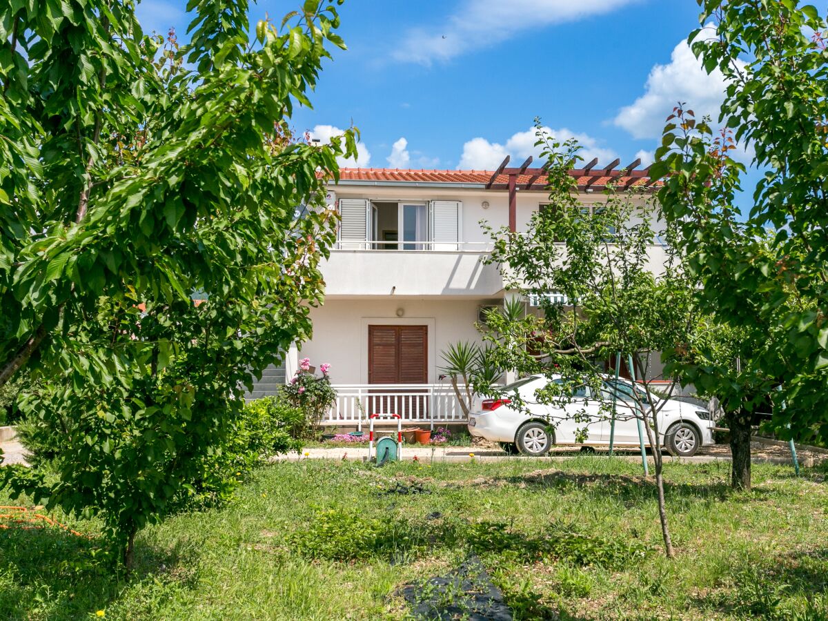 Apartment Three bedroom apartment with terrace and sea view Kaštel Štafilić, Kaštela A-20843-a - Outdoor photo 3