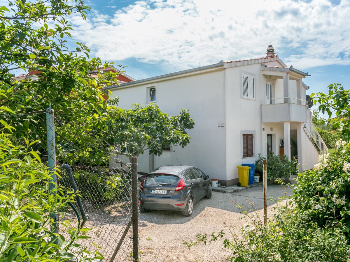 Apartment Three bedroom apartment with terrace and sea view Kaštel Štafilić, Kaštela A-20843-a - Outdoor photo 5