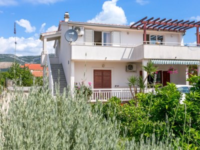 Apartment Three bedroom apartment with terrace and sea view Kaštel Štafilić, Kaštela A-20843-a - Outdoor photo 6