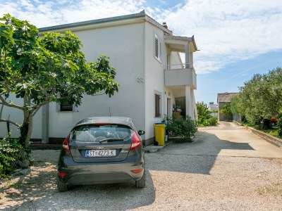 Apartment Three bedroom apartment with terrace and sea view Kaštel Štafilić, Kaštela A-20843-a - Outdoor photo 16