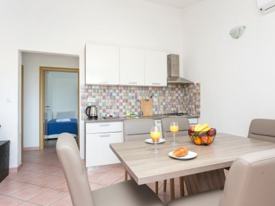 Apartment Three bedroom apartment with terrace and sea view Kaštel Štafilić, Kaštela A-20843-a - Outdoor photo 23