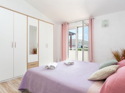 Apartment Three bedroom apartment with terrace and sea view Kaštel Štafilić, Kaštela A-20843-a - Outdoor photo 24