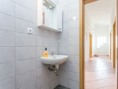 Apartment Three bedroom apartment with terrace and sea view Kaštel Štafilić, Kaštela A-20843-a - Outdoor photo 32