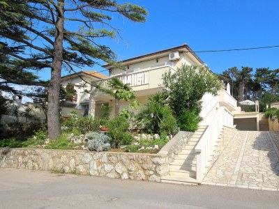 Apartment Two bedroom apartment near beach Šilo, Krk A-18704-f - Outdoor photo 2
