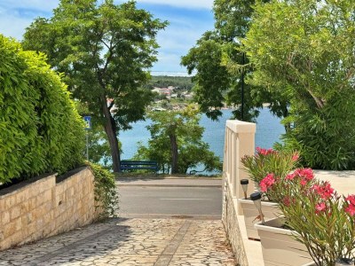 Apartment Two bedroom apartment near beach Šilo, Krk A-18704-f - Outdoor photo 4