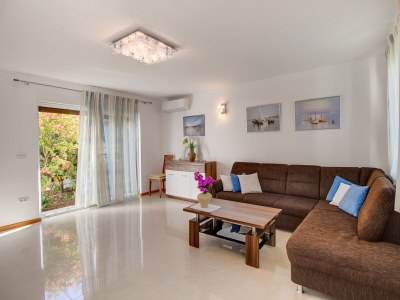 Apartment Two bedroom apartment with terrace Mali Lošinj, Lošinj A-8024-b - Outdoor photo 8