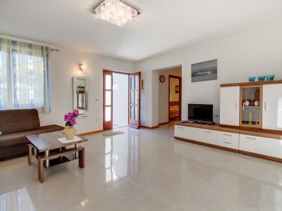 Apartment Two bedroom apartment with terrace Mali Lošinj, Lošinj A-8024-b - Outdoor photo 9