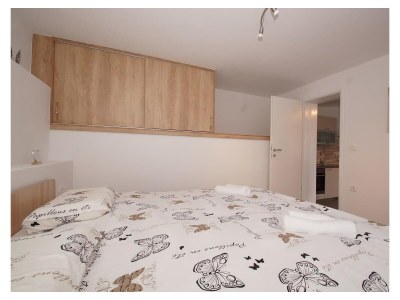 Apartment One bedroom apartment with terrace and sea view Žrnovo, Korčula A-16045-a - Outdoor photo 7