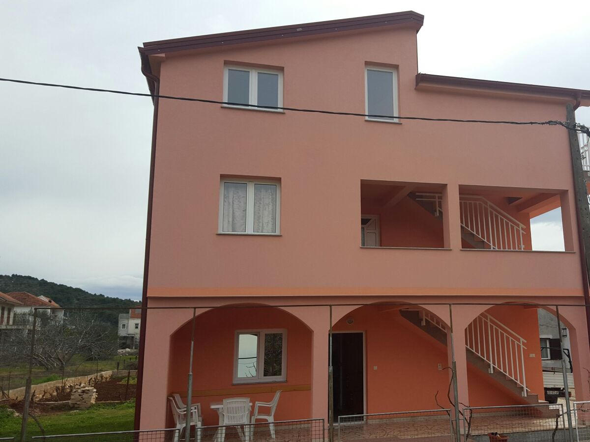 Apartment Two bedroom apartment with balcony and sea view Poljica, Trogir A-14803-b - Outdoor photo 2