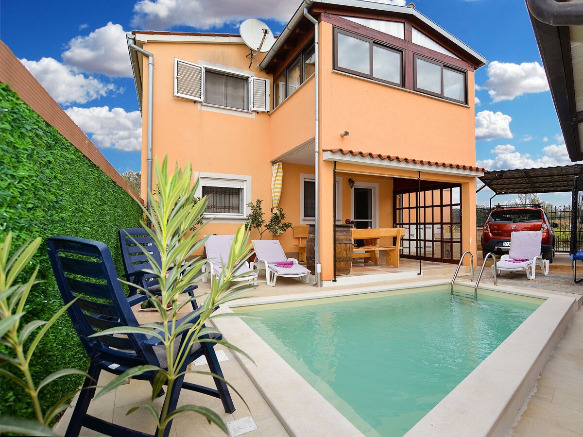 Apartment Three bedroom apartment with terrace Fažana A-20792-a - Outdoor photo 2