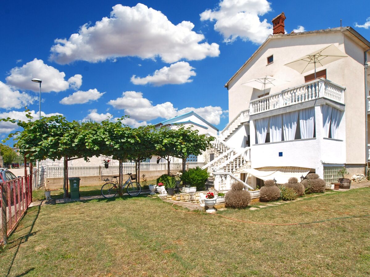 Apartment Three bedroom apartment with terrace Fažana A-20637-b - Outdoor photo 3