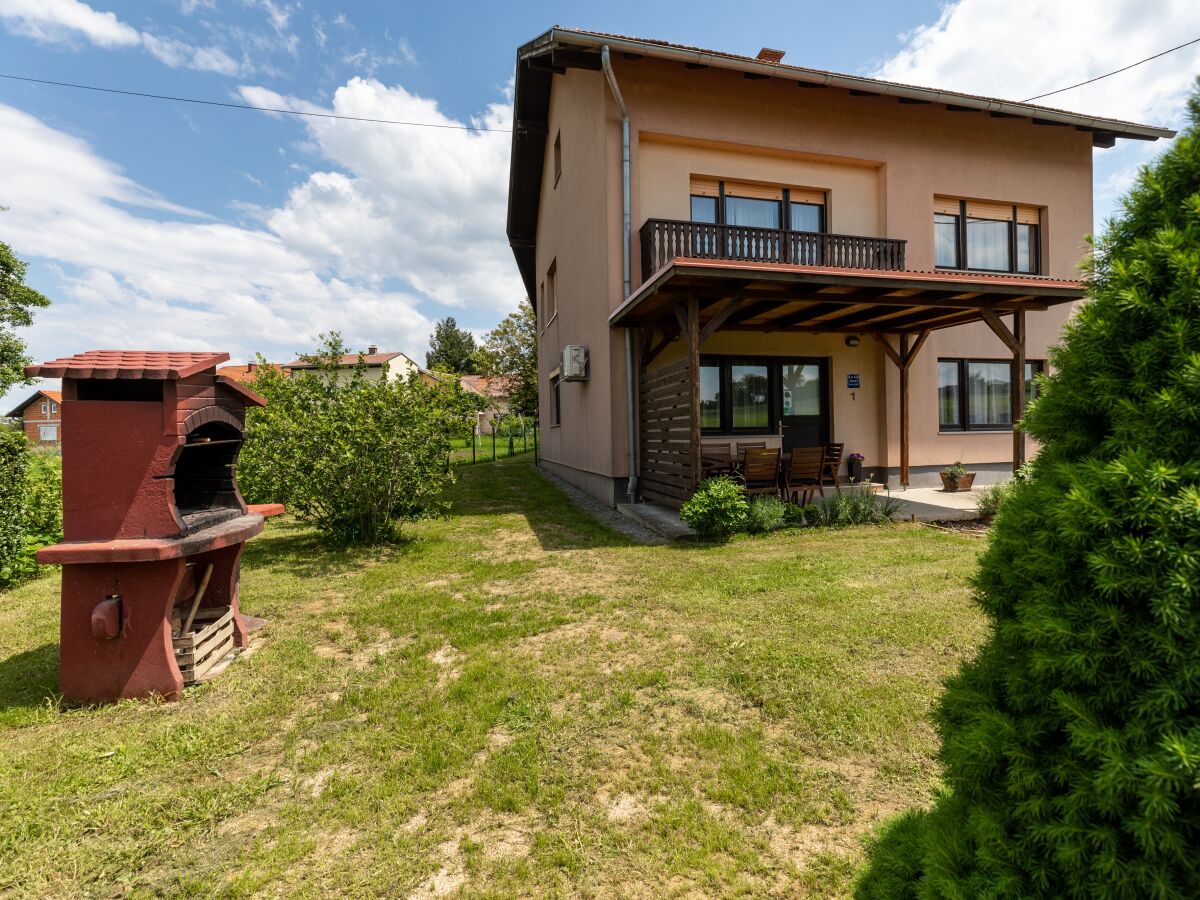 Apartment Two bedroom apartment with terrace Karlovac A-20989-b