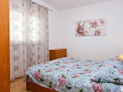 Apartment Two bedroom apartment with terrace and sea view Šparadići, Šibenik A-24118-a in Šibenik - Apartment