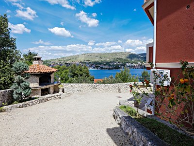 Apartment Two bedroom apartment with terrace and sea view Šparadići, Šibenik A-24118-a - Outdoor photo 10