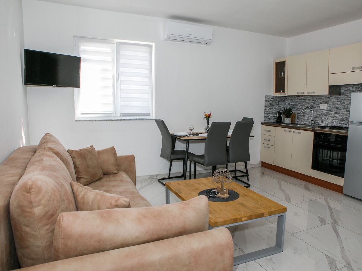 Apartment One bedroom apartment with balcony Vrsi - Mulo, Zadar A-24110-c